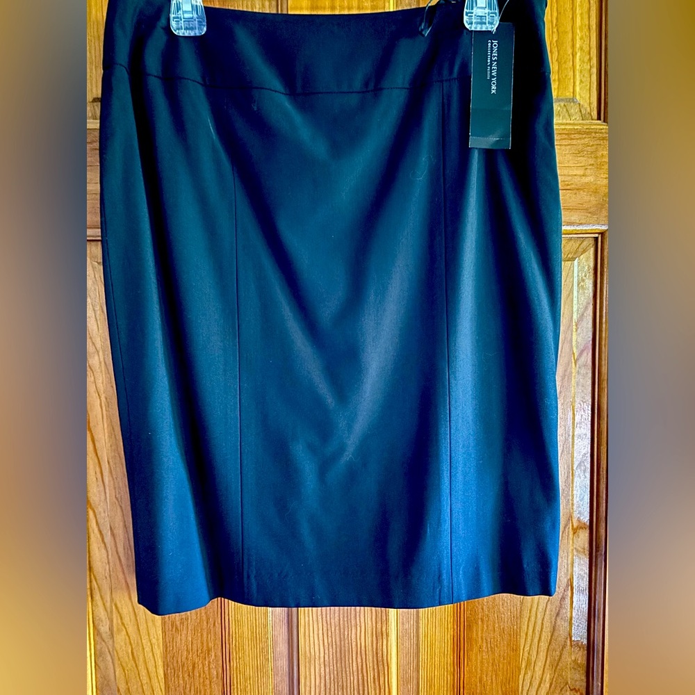 NWT Navy Pencil Skirt by Jones New York 10P Rayon/polyester/spandex blend/lined.